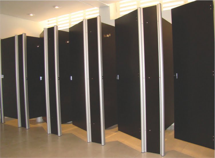 sistema de divisorias sanitária preta